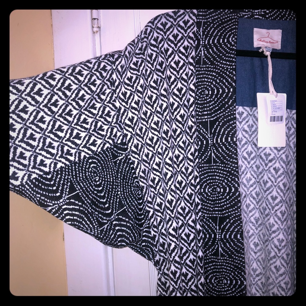 NWT Native Rose Black and White Kimono